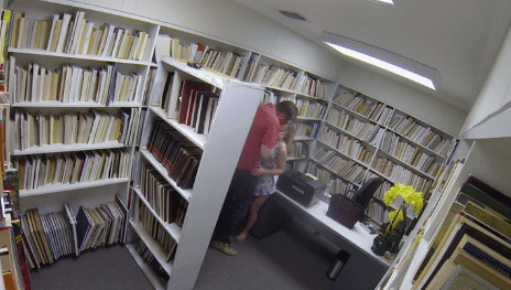 Зашел за книжкой в библиотеку, а пришлось ебать похотливую работницу